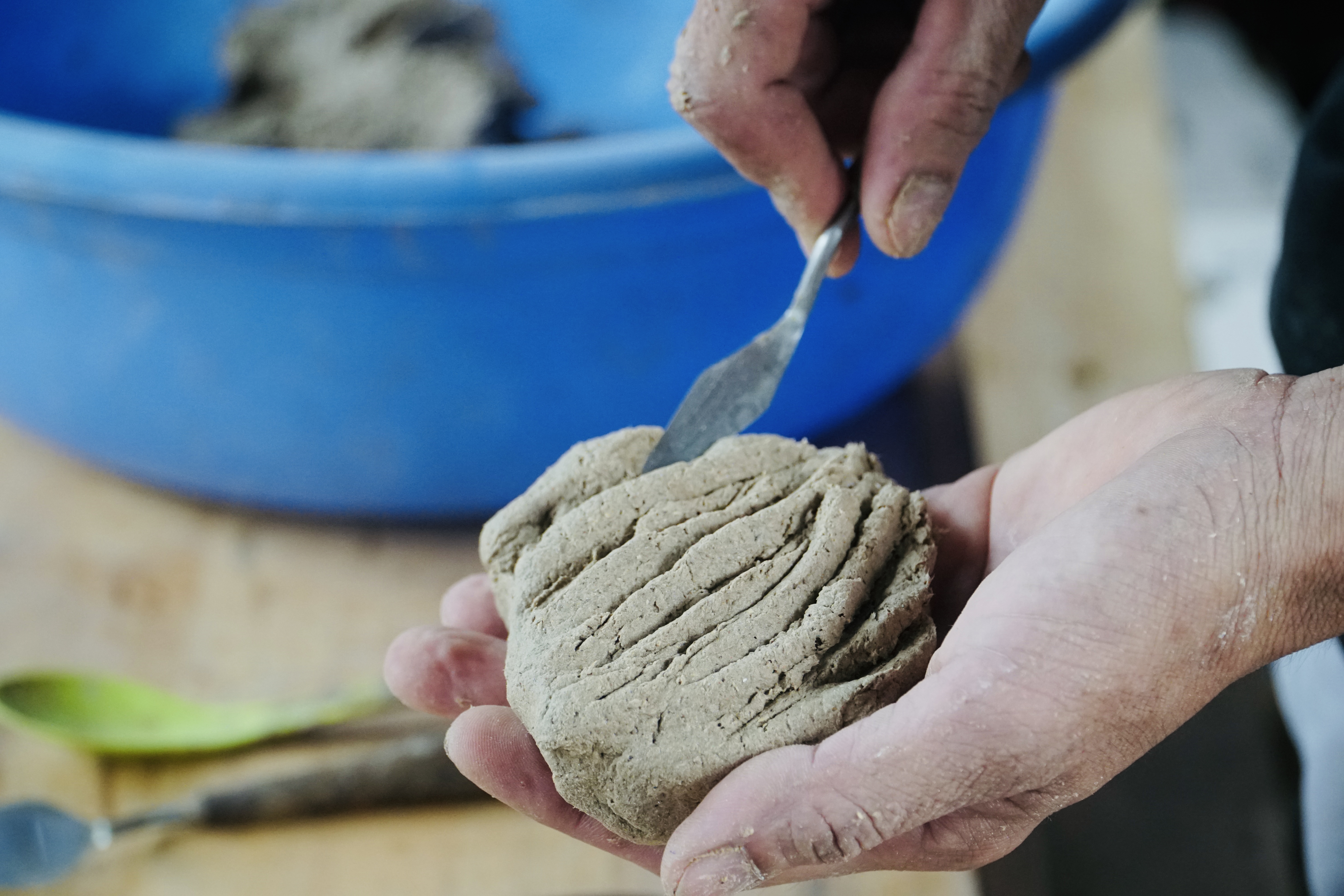 Hô biến bìa giấy carton thành con vật, bàn ghế - ảnh 7