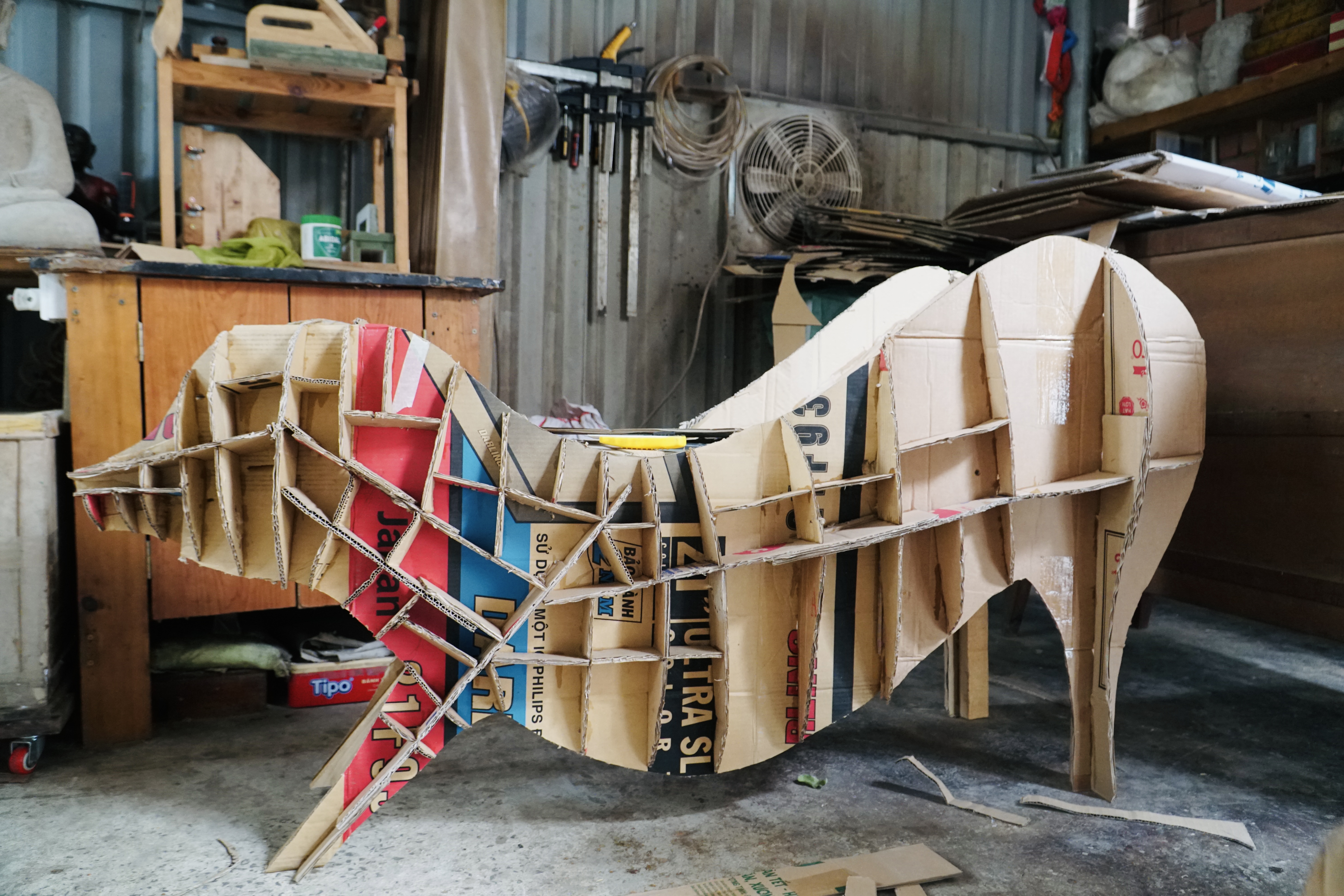 Hô biến bìa giấy carton thành con vật, bàn ghế - ảnh 8