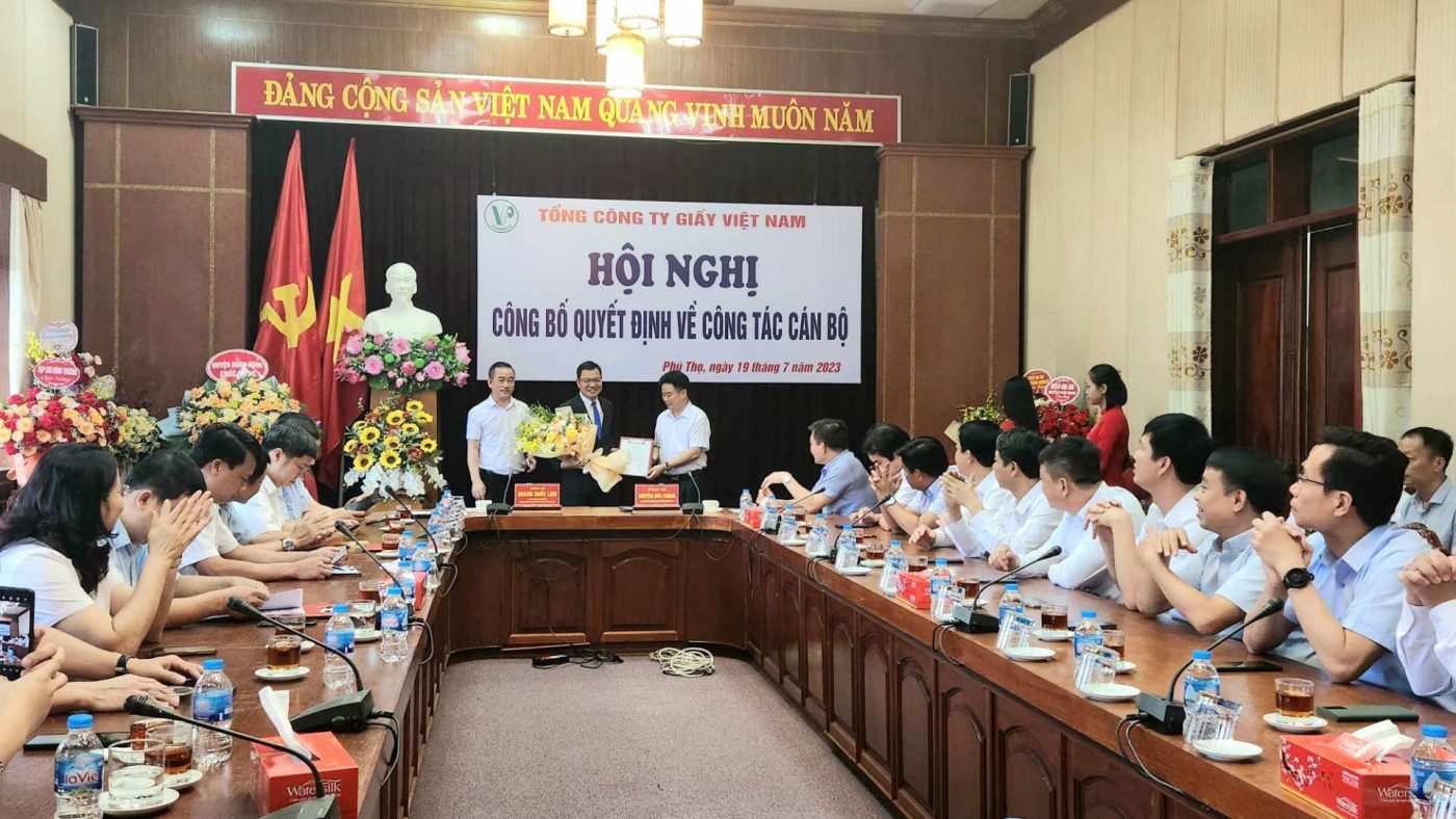 Tổng Công ty Giấy Việt Nam công bố quyết định về công tác cán bộ